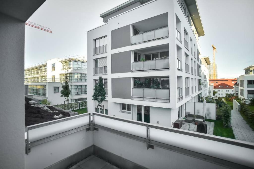 Deluxe Ferienwohnung Apartment Stuttgart Centre/Milaneo Екстериор снимка